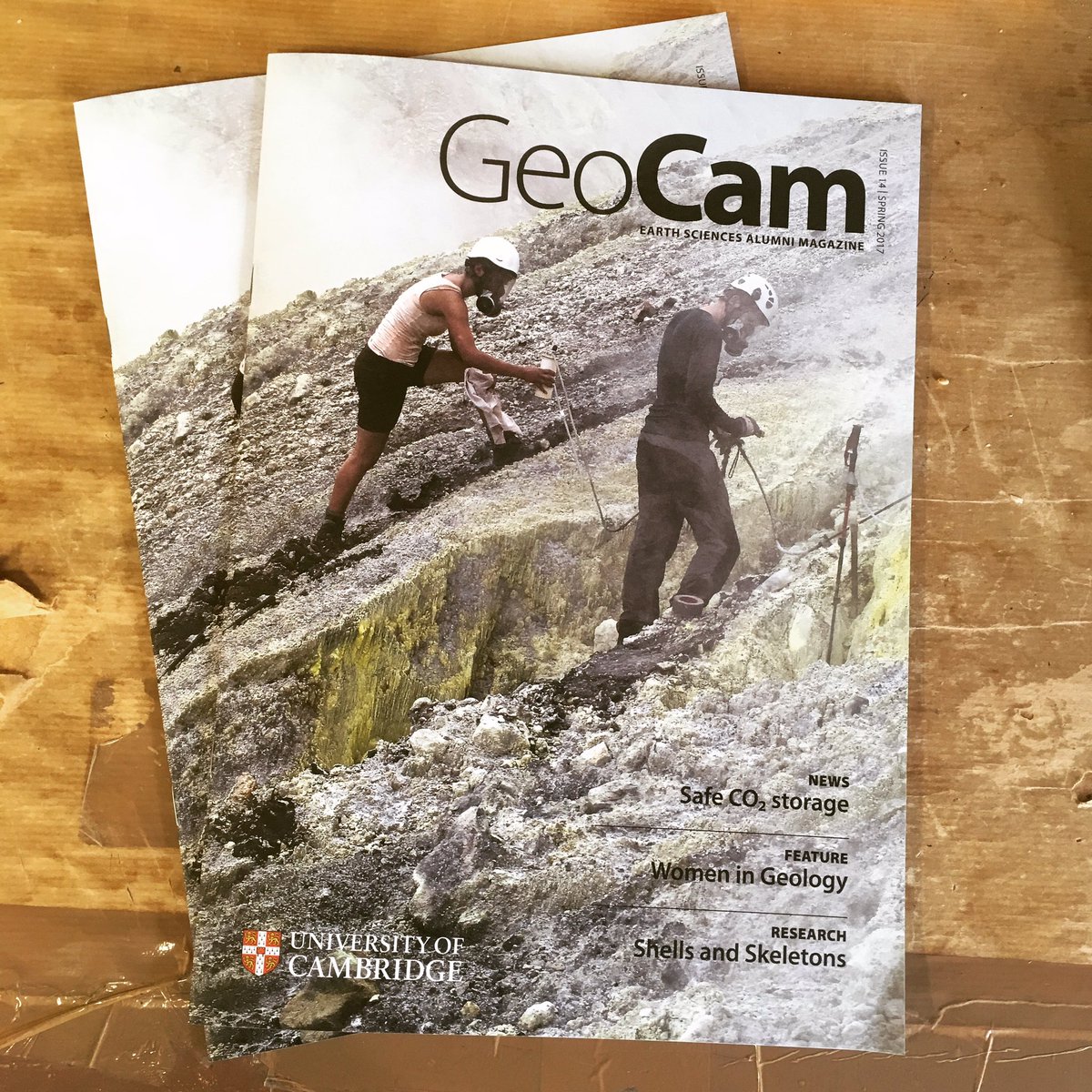 #covergirl #coverboy <a href="/pngvolc16/">PNG Volcano Watch</a> #geocam #alumnimagazine  @brendanvolc @cambridgeuniversity @CambridgeESS <a href="/EarthSciCam/">Cambridge Earth Sciences</a>