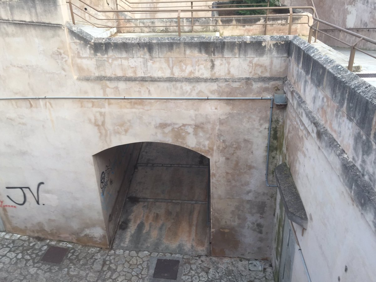 Ahir, amb l'associació de ses cases noves, visitam la barriada d'es Coll d'en Rebassa x comprobar la falta de netetja, seguretat...