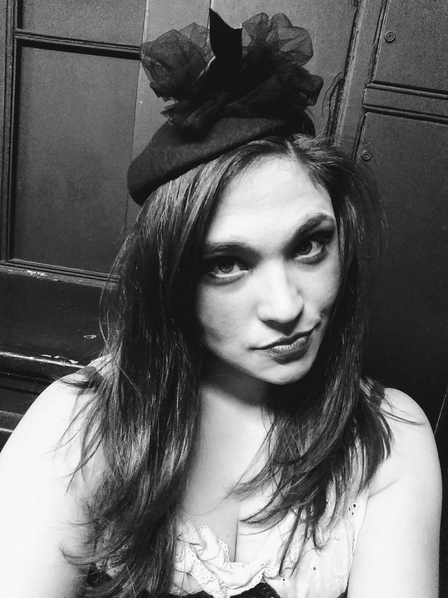 olivia_actor's tweet photo. Tough times in Whitechapel 1888! #actor #makeup #prostitude #lady #ladyofthenight #actorslife https://t.co/b6hmb38JA8