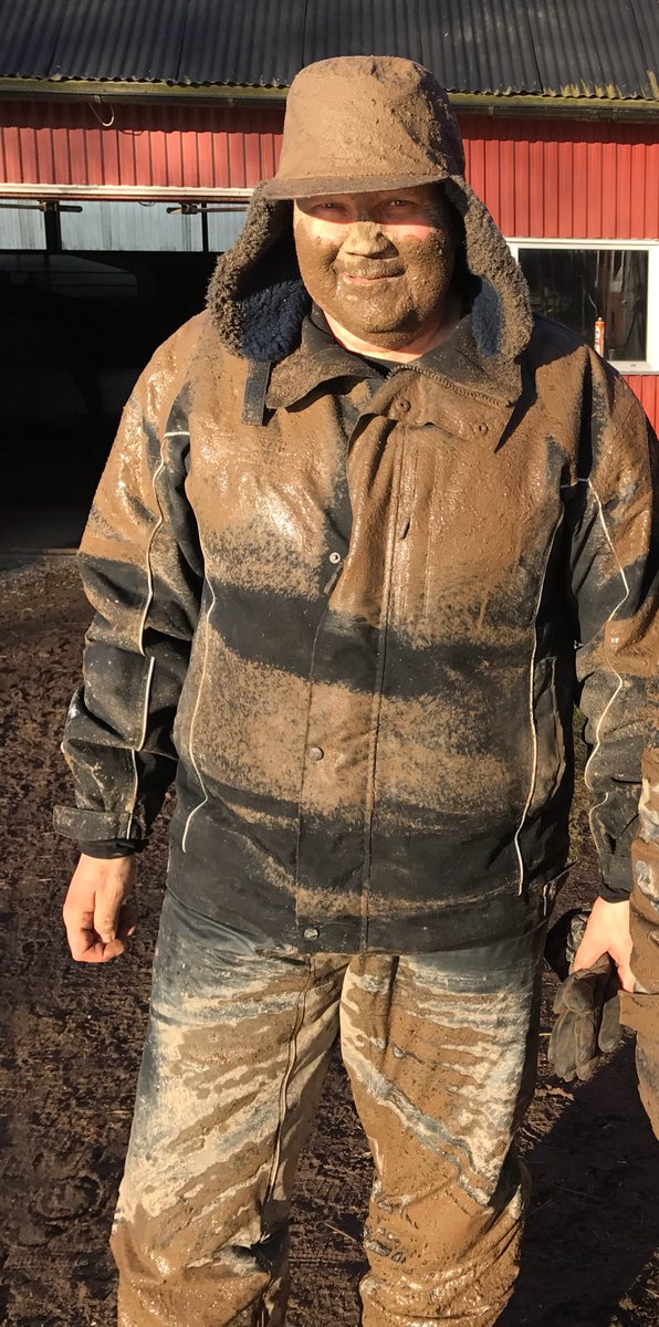 Stall_Eklundh's tweet photo. Bagarn hade fullt upp inatt. 225liter grädde gick de åt när de nalkades fettisdagen. 
Men nog lär de säga katjing i börsen. 
#semlor #bagarn https://t.co/eJMb9NbxJJ