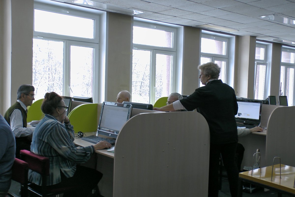Слушатели, под руководством сотрудников библиотеки учились заводить электронную почту, посылать электронные письма, прикреплять документы.