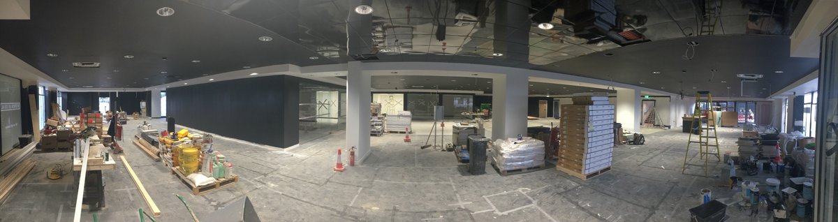 Black mirror ceiling!! New #MINI showroom corporate standards #funky #cool <a href="/NorthOxfordMINI/">North Oxford MINI</a>