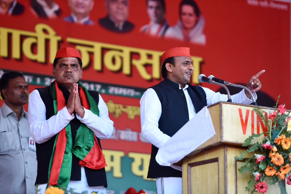 uttarhamara's tweet photo. राष्ट्रीय अध्यक्ष श्री अखिलेश यादव जी की अतरौलिया, आजमगढ़ में रैली @yadavakhilesh #Atraulia #Azamgarh #UPPolls2017 https://t.co/rKpwq1bmbM