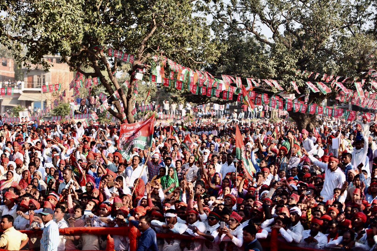 uttarhamara's tweet photo. राष्ट्रीय अध्यक्ष श्री अखिलेश यादव जी की अतरौलिया, आजमगढ़ में रैली @yadavakhilesh #Atraulia #Azamgarh #UPPolls2017 https://t.co/rKpwq1bmbM