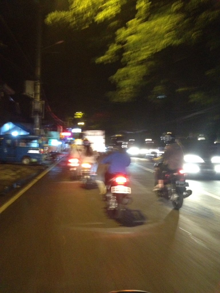 18.36 Jl MT Hariyono terpantau ramai lancar-klaramkom1 <a href="/official_itv/">Indonesiatv</a> <a href="/Edunewsfm/">EDUNEWS FM RADIO</a> #trafficmalang