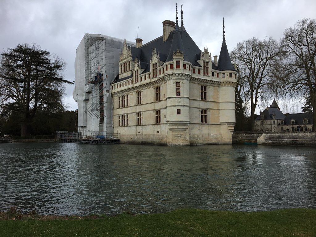 leCMN's tweet photo. En juillet vous redécouvrirez le superbe château d'#AzayLeRideau restauré ! #AzayRenaissance 🏰 https://t.co/TLlrNJlVHl