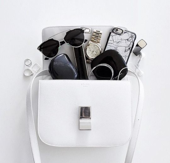BeautyBalloon1's tweet photo. Beauty essentials every woman should have in her bag. See more: https://t.co/SqrAMMT4hq #beauty #beautyessentials #beautyballoon https://t.co/eCqfKifJUW
