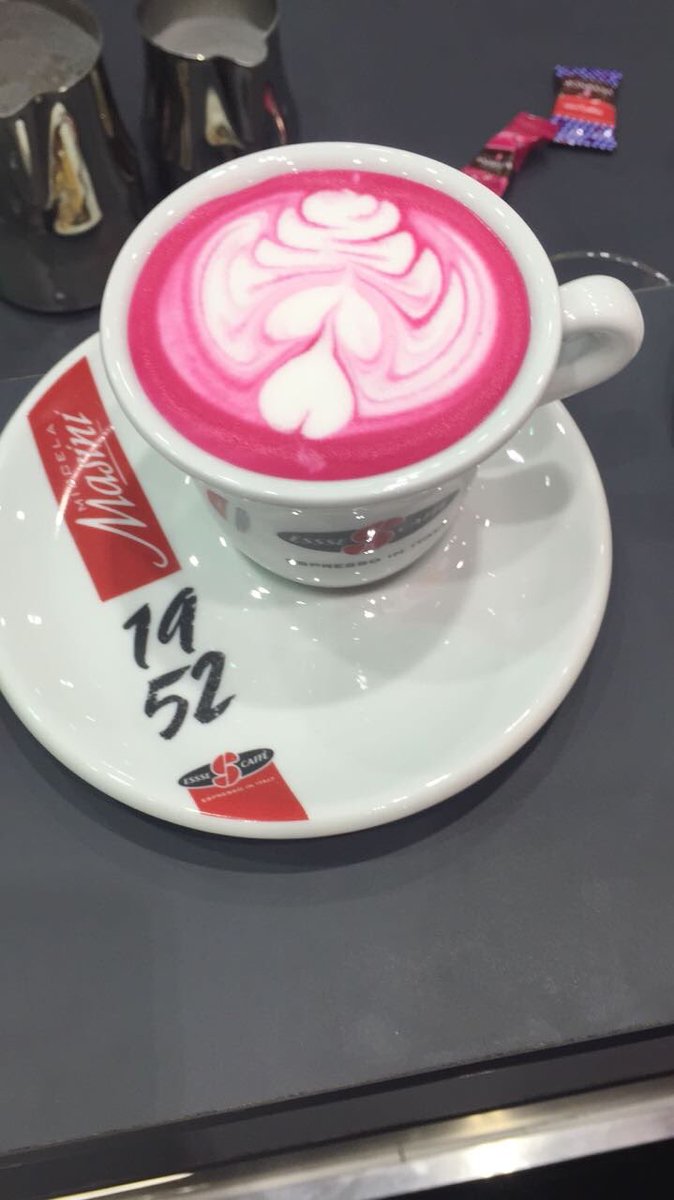 coffeesoluksa's tweet photo. ูุงุชูู ุงุฑุช ู
ู ุฏุงุฎู ุฌูุงุญูุง ุจู
ุนุฑุถ ุฌูู ููุฏ ููุฃุบุฐูุฉ
#ุดู
ุณ_ุงููููุฉ #ุงููููุฉ #Gulfood #gulfood2017 #ุฌูู_ููุฏ
#essse #esssecaffe #gulfood #dubia https://t.co/QRaqbOkQ02