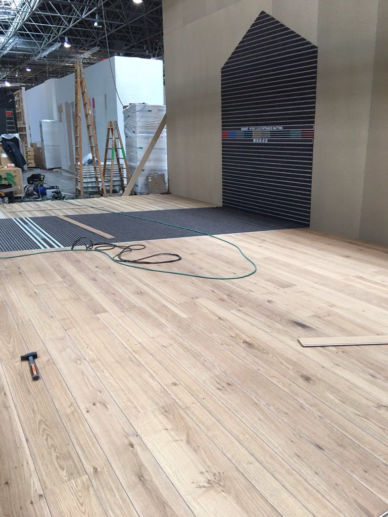 ClusterHabic's tweet photo. #BasqueRetail stand setup at @EuroShop nice floor @prodema @basmatcom #design @SistemasRevers @Daisalux https://t.co/tIz5NEnTUD