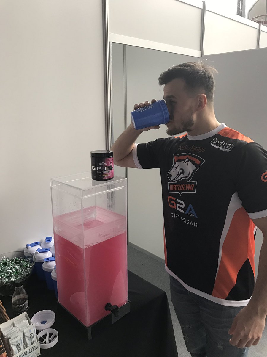 paszaBiceps's tweet photo. @GFuelEnergy @IEM fuck what was inside this drink? My dragon lore in pants not working anymore... Help meeee , my wife gonna kill me :( https://t.co/OPKgtpygO6