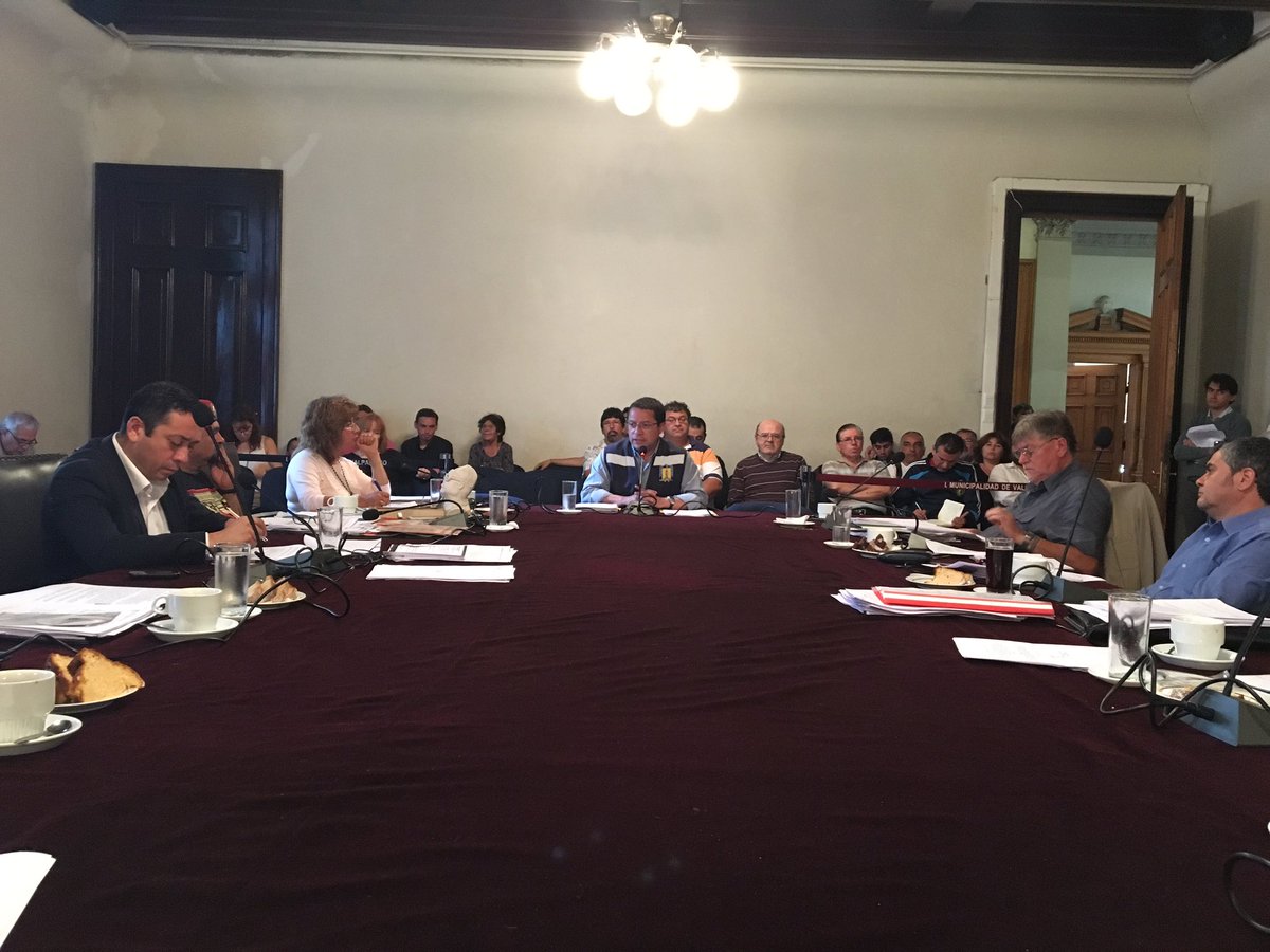 JorgeSharp's tweet photo. En este momento el coordinador de aseo y medioambiente de @MunicipioValpo Alejandro Villa expone ante Concejo Municipal nuevo plan de aseo https://t.co/eMVISN6xsw
