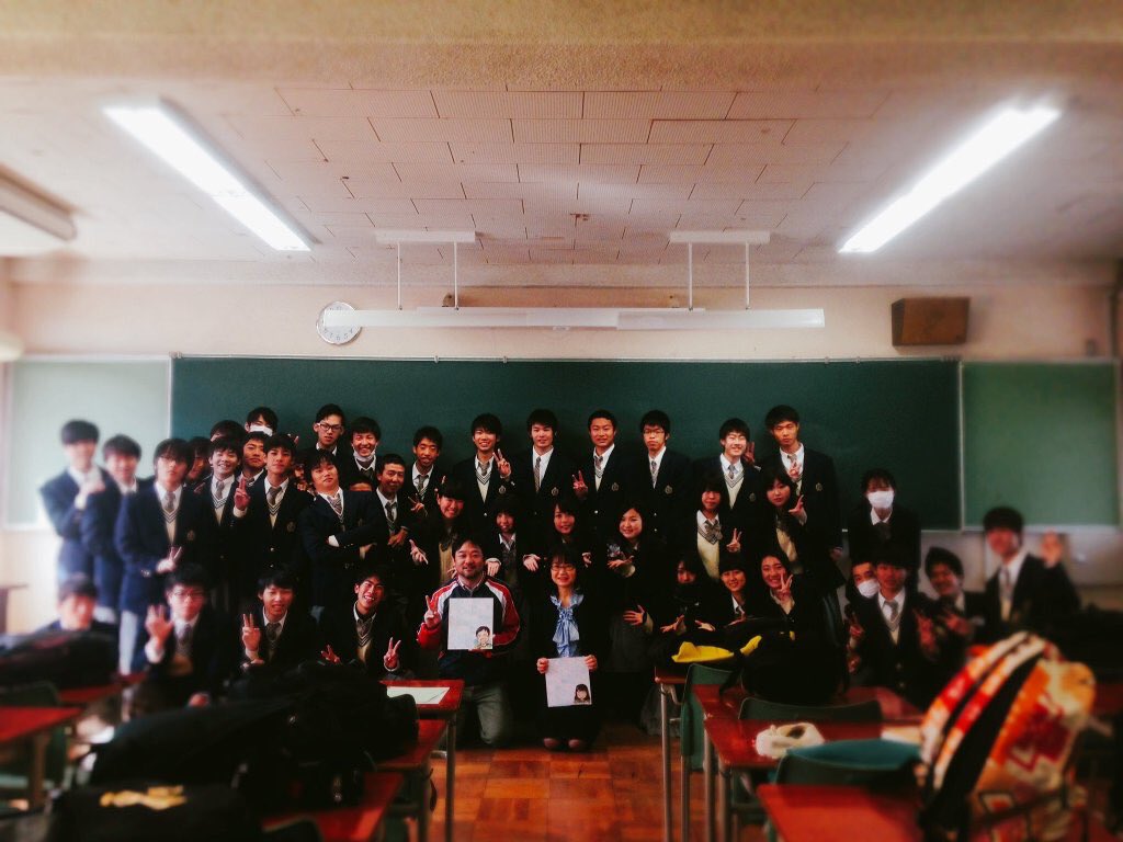 tuitui68's tweet photo. 今日で登美丘高校の三年間を終えました。
全ての出会いが僕にとってとても大切な宝物になりました！
ほんと感謝感謝です！
3年間ありがとうございました😊 https://t.co/4ImODrGj9b