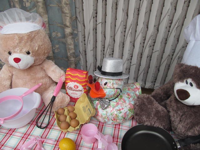 BBDuck1's tweet photo. #PancakeDay @BBDuck1  @NorwichSunblind  making pancakes with the Norwich Sunblinds Teddies 'Happy Pancake Day' https://t.co/surbPU7yYh