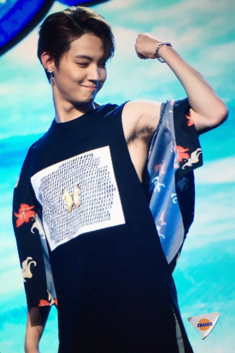 JBURE94's tweet photo. <PREVIEW> 170228
#estเท่านั้นฟินสุดซี้ดกับGOT7 
#estซ่าซี้ดสุดขั้วกับGOT7 
┊💪🏼💪🏼💪🏼
#갓세븐 #GOT7 
#제이비 #재범 #JB #Jaebeom https://t.co/Dzjr6Y30lL