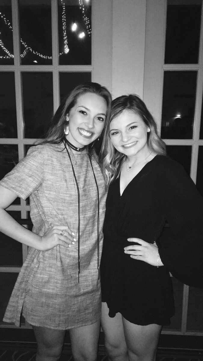 SavyHayek's tweet photo. Wouldn't want to do cheer without them💋 https://t.co/aYkBYwgL8W