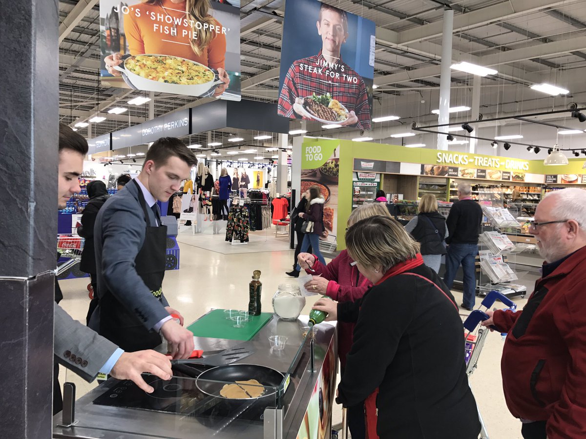 Amazing work done by <a href="/tombaylis1993/">Tom Baylis</a> <a href="/CharlieRTesco/">Charlie Rowe</a> <a href="/anish7586/">Anish Halai</a> delighting our customers in Slough today #PancakeDay