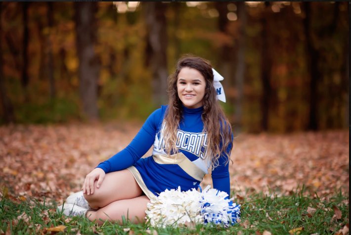 DubCcheer's tweet photo. Happy Belated 18th Birthday to these two gorgeous seniors ! 👑 https://t.co/pDE7osvzGO