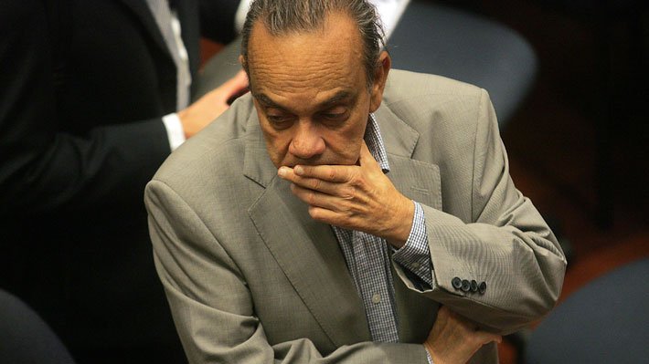 Emol's tweet photo. [Lo+Visto] Hugo Bravo: La soledad final del hombre que destapó el caso Penta y desató un huracán político https://t.co/lvocinkynw https://t.co/ItJspOkLfs
