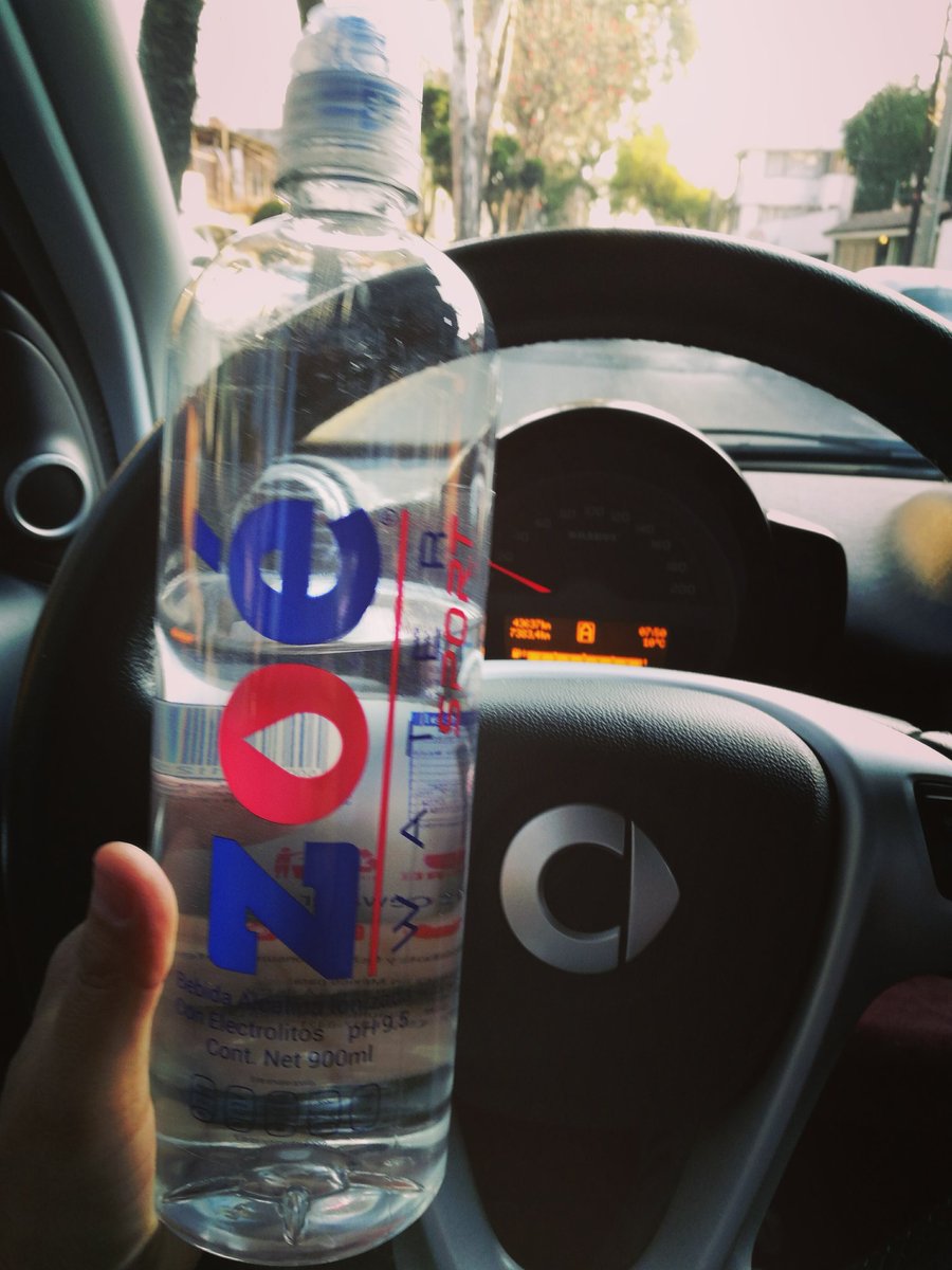 negroaraiza2's tweet photo. buenos días arrancando este martes .....Mejor imposible! @zoe_water 😘 https://t.co/2Ad3cpsaIz