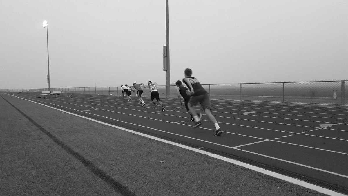 coachcliffhill's tweet photo. Commitment comes in the form of early mornings
#lobotrack
#hardworkworks
@_DG9__ @tht_boy_chaz @Chandlerbrillo @NoahMarquez4 https://t.co/nIwjr0Y3eV