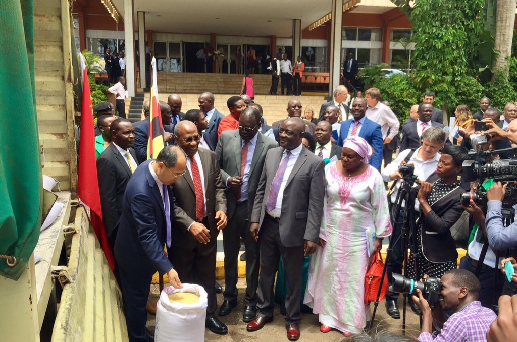 opmdpm's tweet photo. Evidence based decision making leading to formidable actions. #Uganda supported by China dispatches food to areas affected by #2016drought https://t.co/5ryeWKI3wg