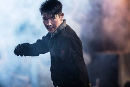wlsaud711's tweet photo. "'레지던트 이블: 파멸의 날', 中 박스오피스 1위...이준기 효과 (출처 : 텐아시아 | 네이버 TV연예) https://t.co/KrTKkZ4NwT"
준부심뿜뿜😄😄🤘🤘
#이준기 #레지던트이블_파멸의날 #Commander_Lee https://t.co/4YOkYiXRet