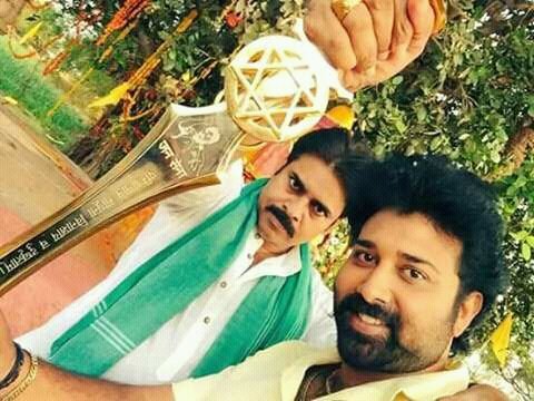 AkulaHariTweets's tweet photo. Thanks u @ActorSivabalaji garu for Gifted #PowerFulSword to #PowerfullMan on Behalf of @PawanKalyan fans
#sivabalajigifttoPSPK #Janasenani https://t.co/sTZOKJbTHm