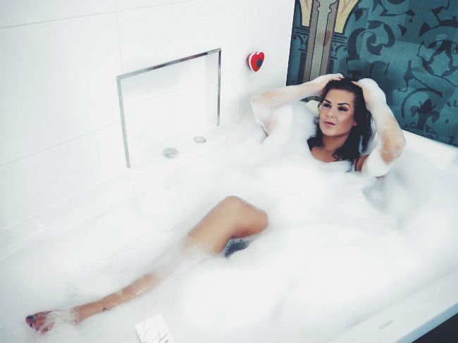 Relaxing in bath after a long day? <a href="/mydailyfashiond/">mydailyfashiondosis</a> explains why the Heart Speaker is her ultimate bathroom buddy! goo.gl/Bzw7Sr