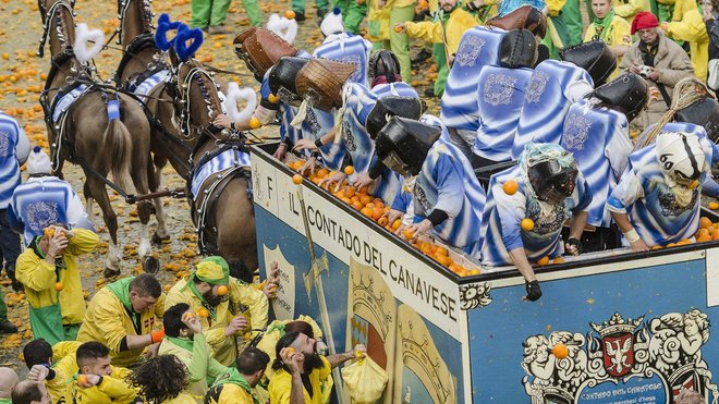 foodandwine's tweet photo. Northern Italy’s massive annual food fight is underway.  https://t.co/dpisAFZ57E https://t.co/oTMqoQfMIk