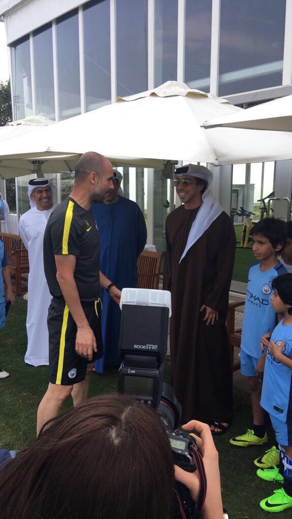 FilShabaka's tweet photo. جوارديولا عن لقاء الشيخ المنصور "لقد ألتقينا لأول مرة وانبهرت لأنه يعلم كل شيئ ، هو سعيد ويعلم اننا نقوم بكل شيئ ونقاتل حتى النهاية" https://t.co/L5XYVETm8Q