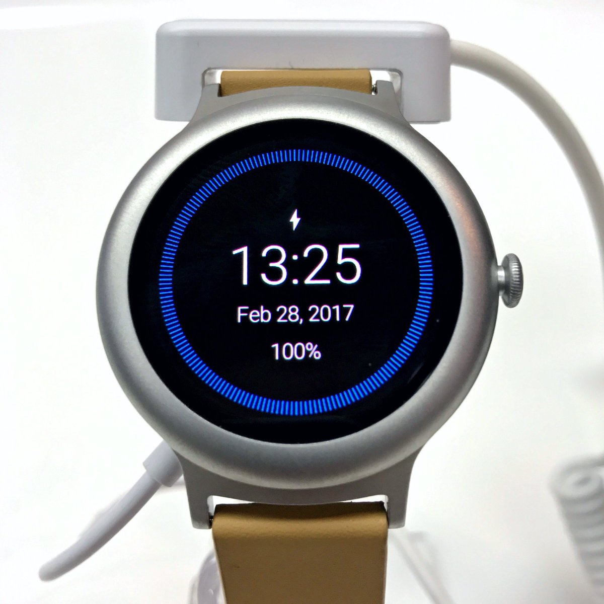 TekPulseTV's tweet photo. .@LGMobileGlobal @lgmobileMX presentó en #MWC2017 los nuevos #LgWatchSport y #LgWatchStyle ambos con #AndroidWear2.0 https://t.co/xQg2oc7i90