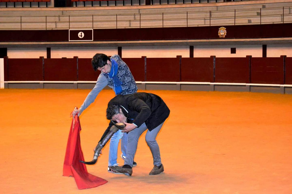 PTJuanDelAlamo's tweet photo. El pasado viernes @taurinadelalamo estuvo junto a los Aficionados Prácticos de Salamanca @salvadoruanosa 
Compartiendo afición e ilusiones! https://t.co/ycLcbfVfLl