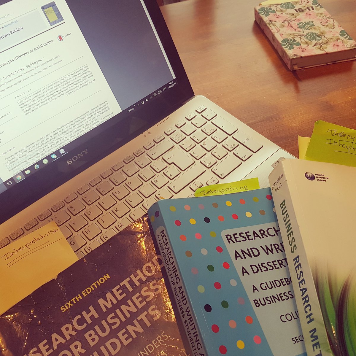 AmandaGalliers's tweet photo. Working on the #ResearchMethods  assignment previous to my #masterdissertation #TuesdayMotivation  #studentlife https://t.co/q7XDBBEwsb