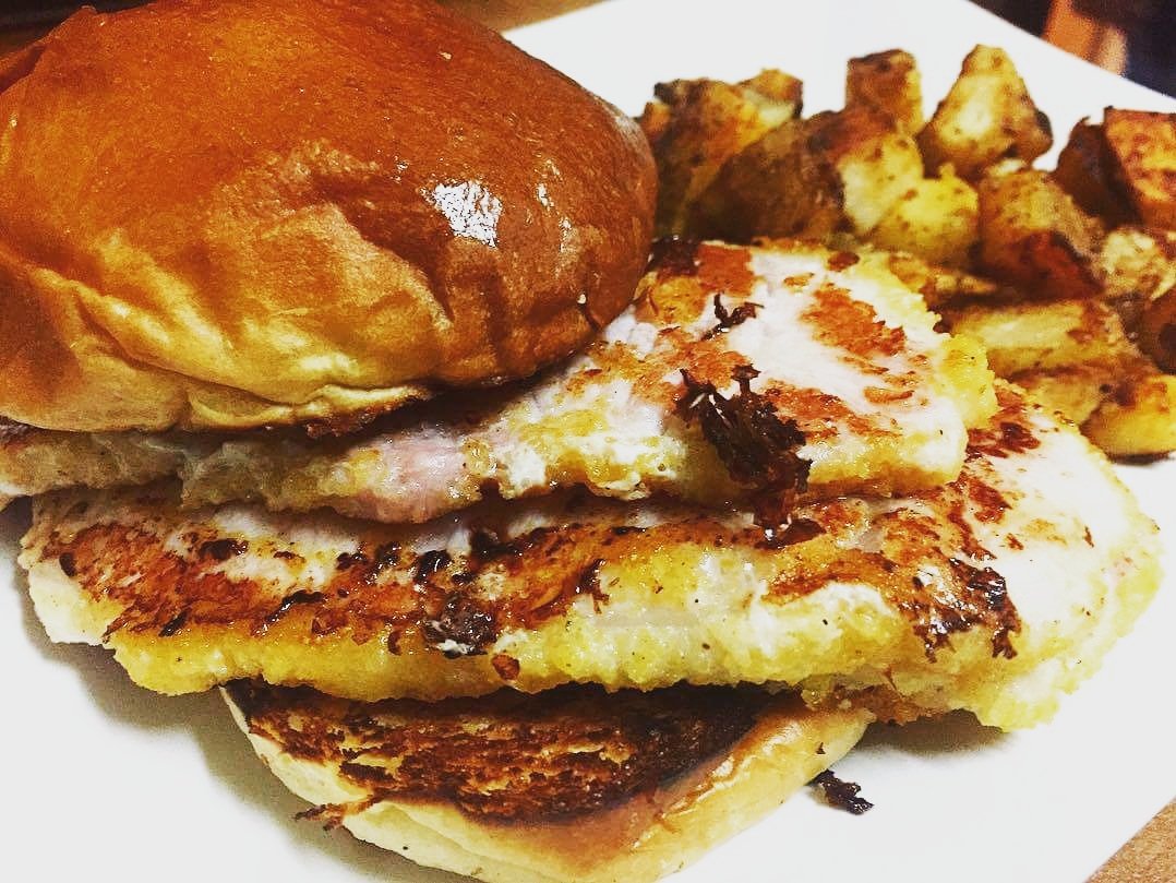 This is what #local collaboration looks like...

#delicious

Brioche from Celenas Bakery, assembled with love at Hollandaise Diner!