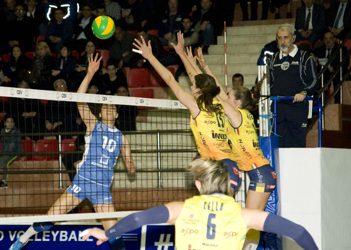 CEVolleyballCL's tweet photo. #HighBlock
Retweet if you can block like this... https://t.co/SSA4ZeqWQB