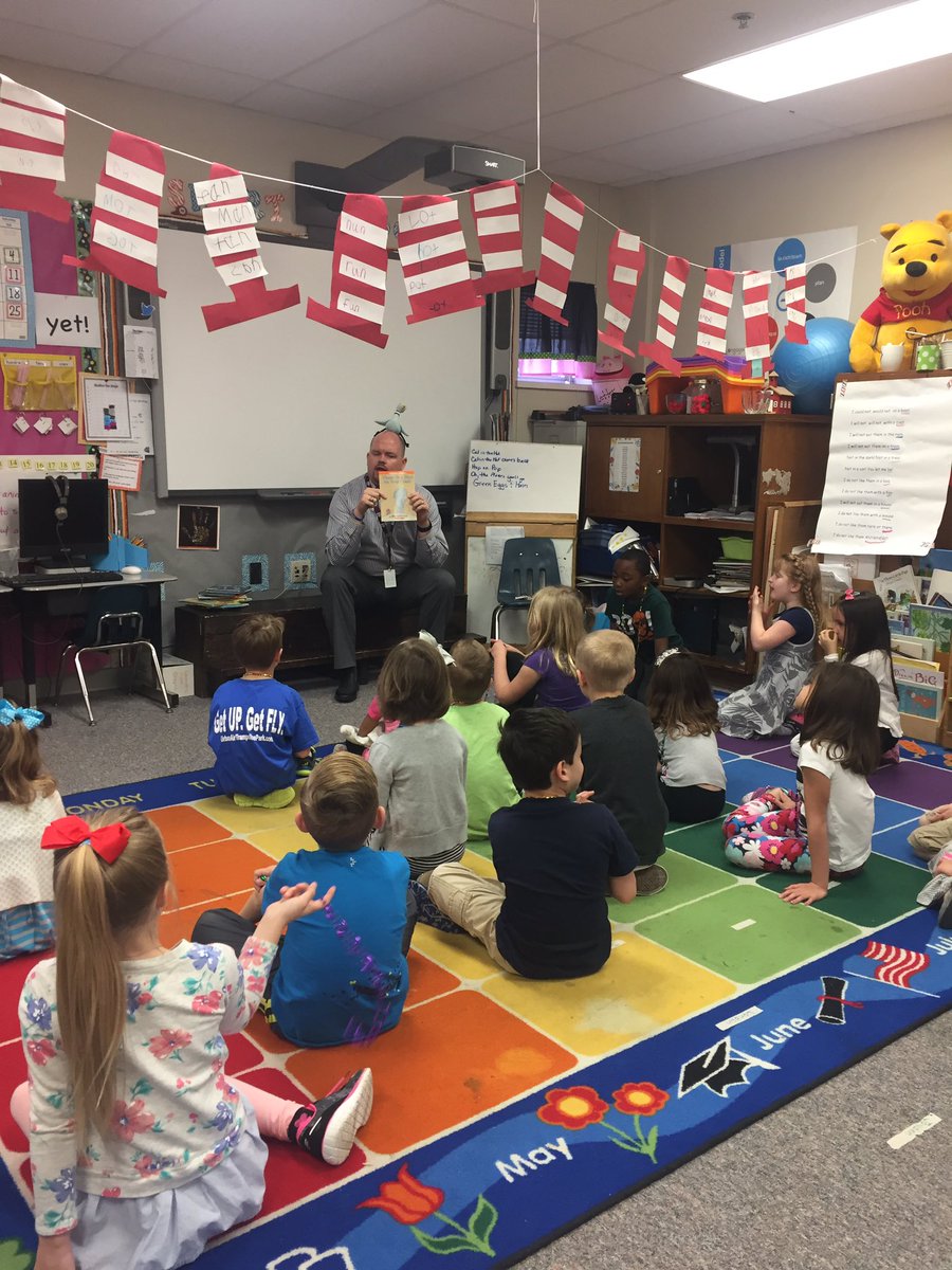 dawnhogue61's tweet photo. Mr Wright reading his favorite author!  @treyw97 @MoWillems #theresabirdonmyhead #eddins  #eddelem. https://t.co/36RwnxZX9o