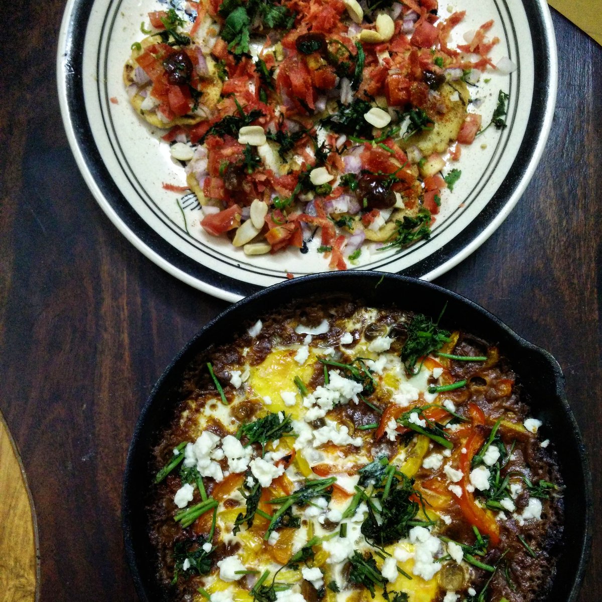 Dinner from leftovers. Rajma--> shakshouka. Maddur vadE-->maddur vadE masala. With grated carrots and peanuts, because Karnataka roxxx 