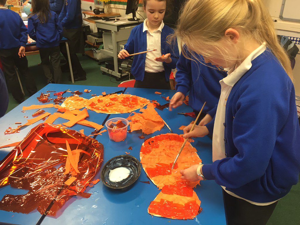 WPSoxon's tweet photo. Artwork and very excited children preparing for World Book Day. Lots of book talk and story making @PieCorbett https://t.co/JI4F5CQAVH