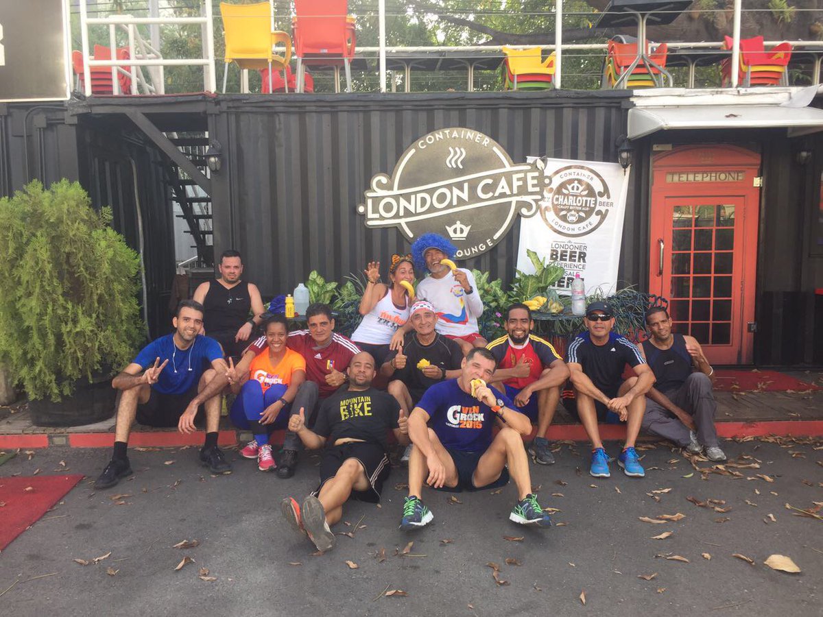 trailenduris's tweet photo. Sumando kilómetros rumbo a la #maratoncaf2017 entrenamiento de 16K #somosskyrunners #somosskyrunnersclub #running https://t.co/DgAruAEPm2