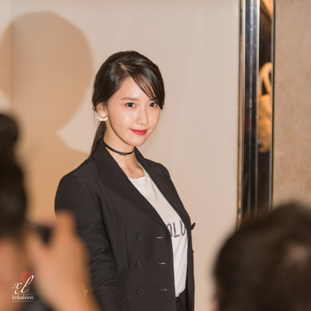 [PIC][28-02-2017] YoonA khởi hành đi Hồng Kông để tham dự sự kiện “DIOR 17S/S Landmark Pop Up Store” vào sáng nay - Page 4 C5wqDd4U4AAOu0W