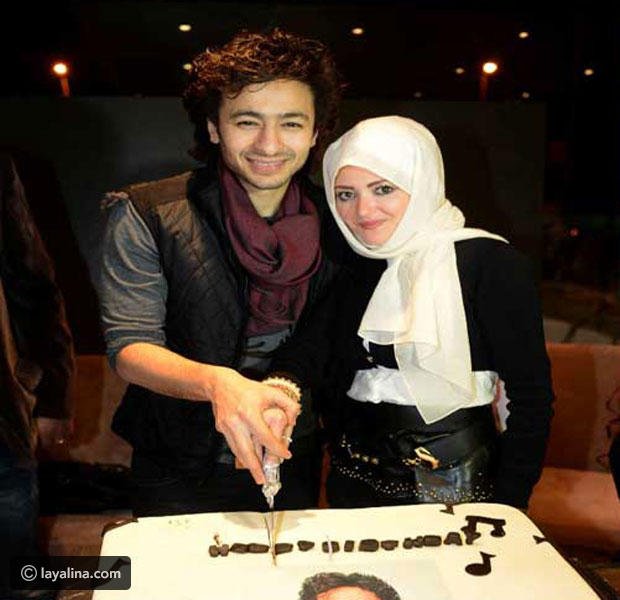 شاهدوا صورة جمال زوجة حمادة هلال يحدث ضجة وحجابها يثير التساؤلات!
عبر الرابط goo.gl/iRcl0g