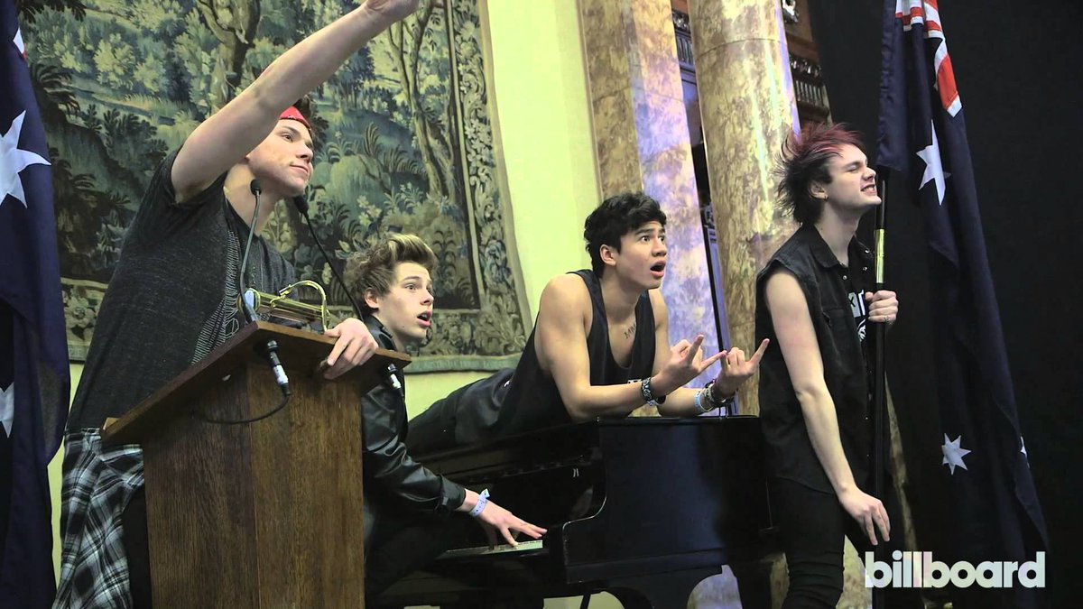 blabliblo_xx's tweet photo. #5sosfam #bestfanarmy #iHeartAwards https://t.co/PL0FNq6OyW