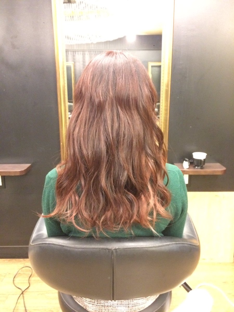 misaaaakichi's tweet photo. 嬉しいモチベーションUP😆だけどあんまりおおっぴらに言えないのでTwitterで発散...ヘアースタイルに春を取り入れたぜーいえーい😎🌸ピンクのインナーカラー✨ https://t.co/wyQ4Iy3d4o