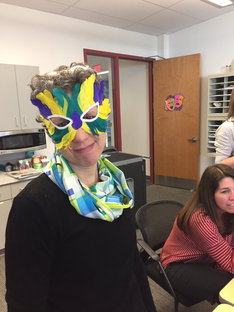 ProfAndersonGA's tweet image. #MardiGras in the MS faculty room!