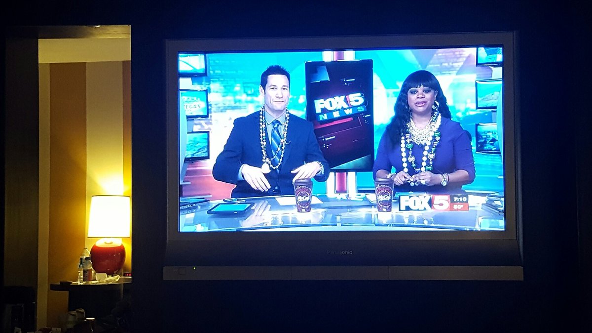 ItsMeLisass's tweet photo. One of our favourite things about Vegas is #FOX5 morning tv with @FeinbergFOX5  &amp; @MOJSHOW 😀 Wish UK breakfast tv was like this! https://t.co/7zy6uIITvn