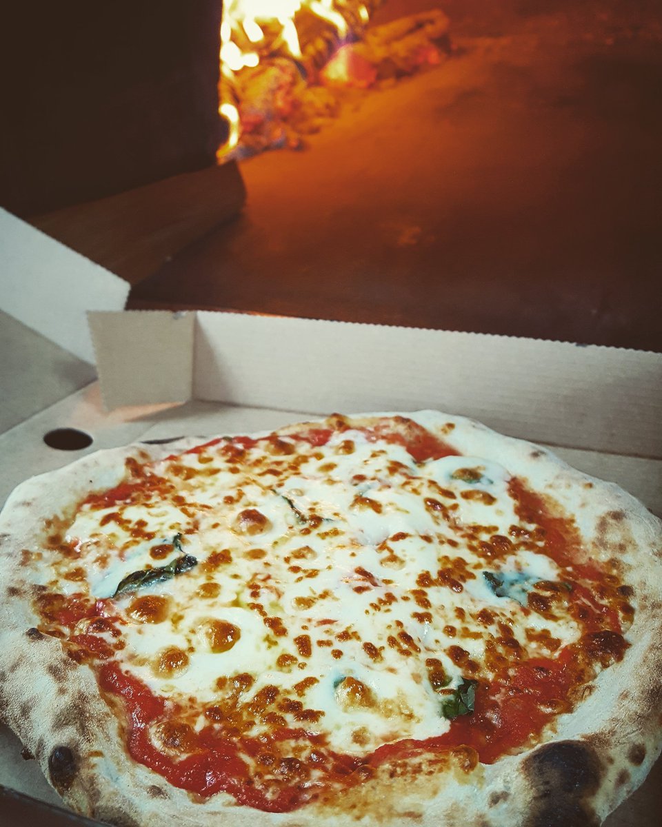 Everybody loves a margherita...

#thesecretpizzaco #isleofman #manx #pizza #margherita #woodfired #napolistyle
