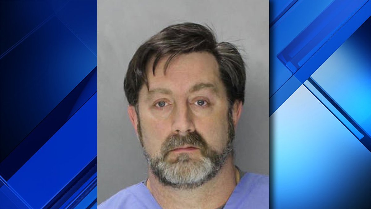 Nurse caught recording videos of naked female patients bit.ly/2lPICjB https://t.co/hpQFk4AJ9D