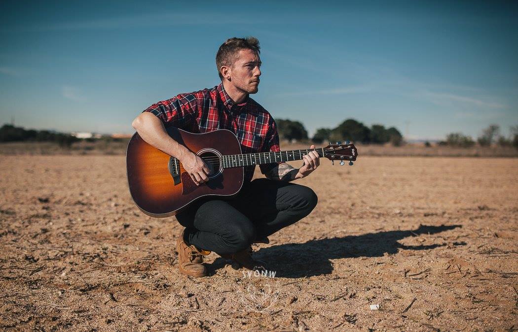 El 24 de Marzo tendremos a Alex Roddom cantante del grupo de grunge/metal Ekram con su proyecto en solitario de folk/country 🎸⛰️Martínez Bar