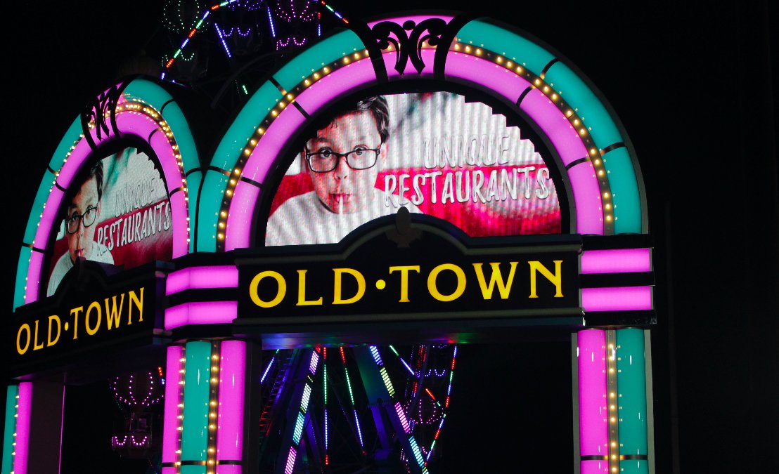 MyOldTownUSA's tweet photo. Just TRY and miss us on Hwy 192 now! #myoldtownusa #kissimmeefl https://t.co/qjgj8skCPJ