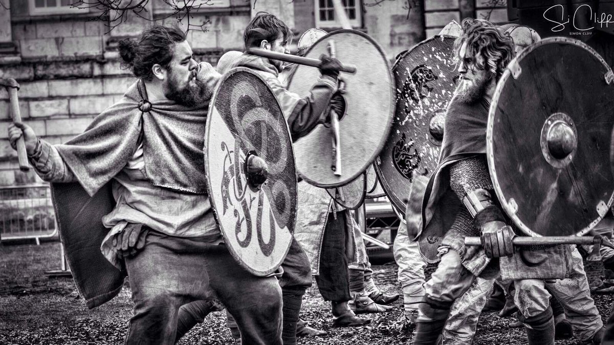 RMercenaries's tweet photo. Bjorn smashing his way through enemy lines #jorvik #jorvikvikingfest https://t.co/tG5tPzIW1p